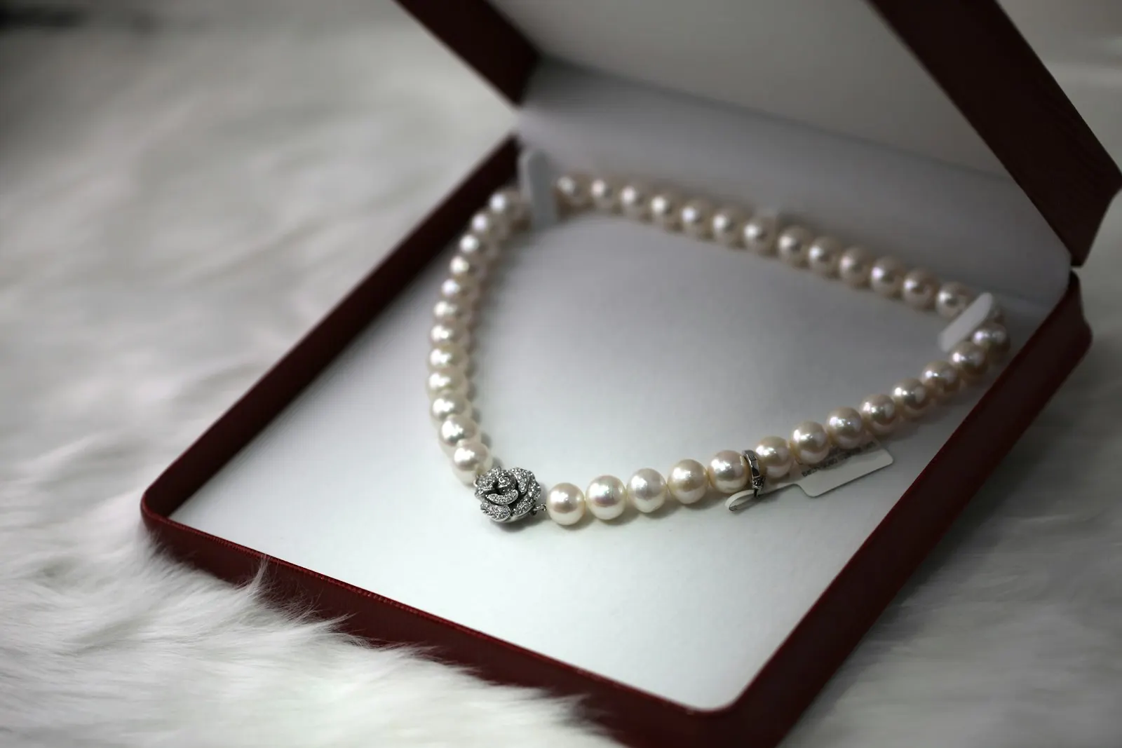 Pearl necklace in a jewellery box