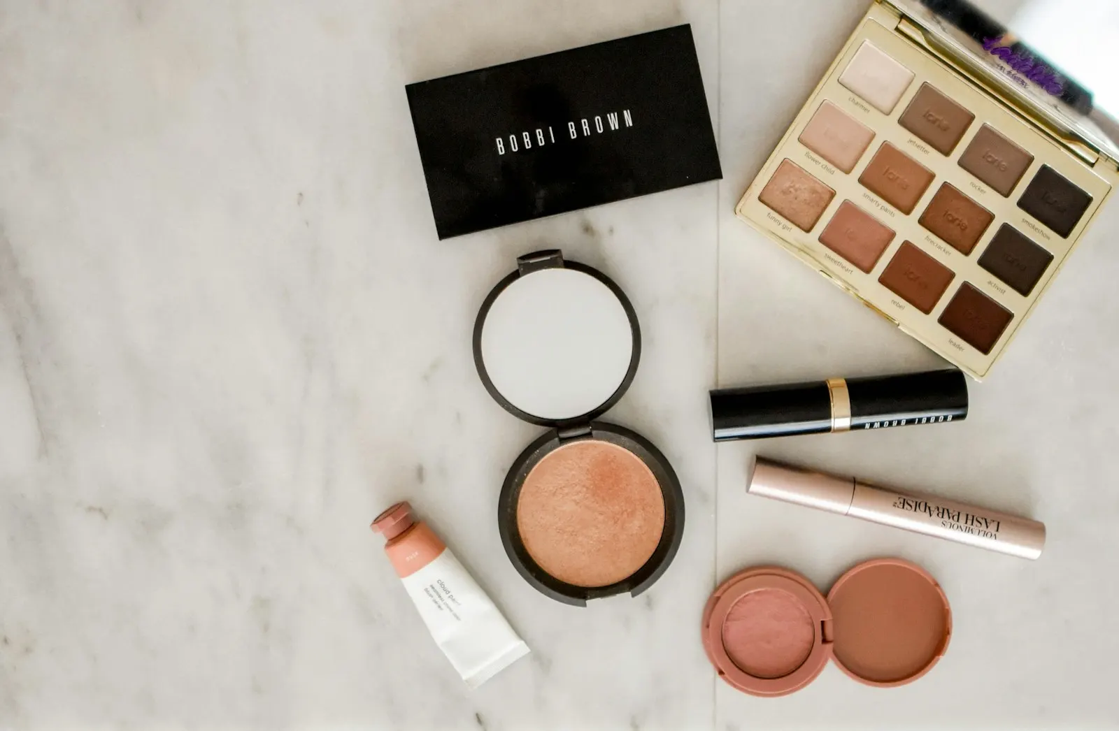 Palettes de maquillage et pinceaux