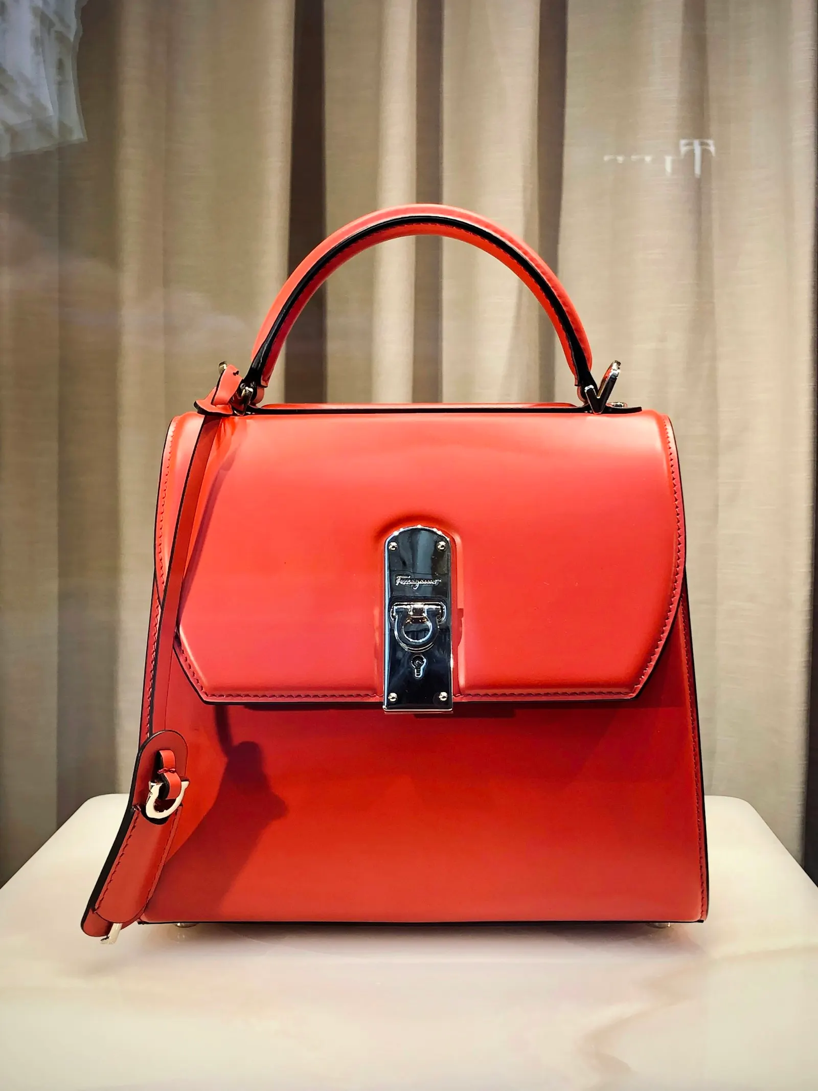 Sac rouge exposé