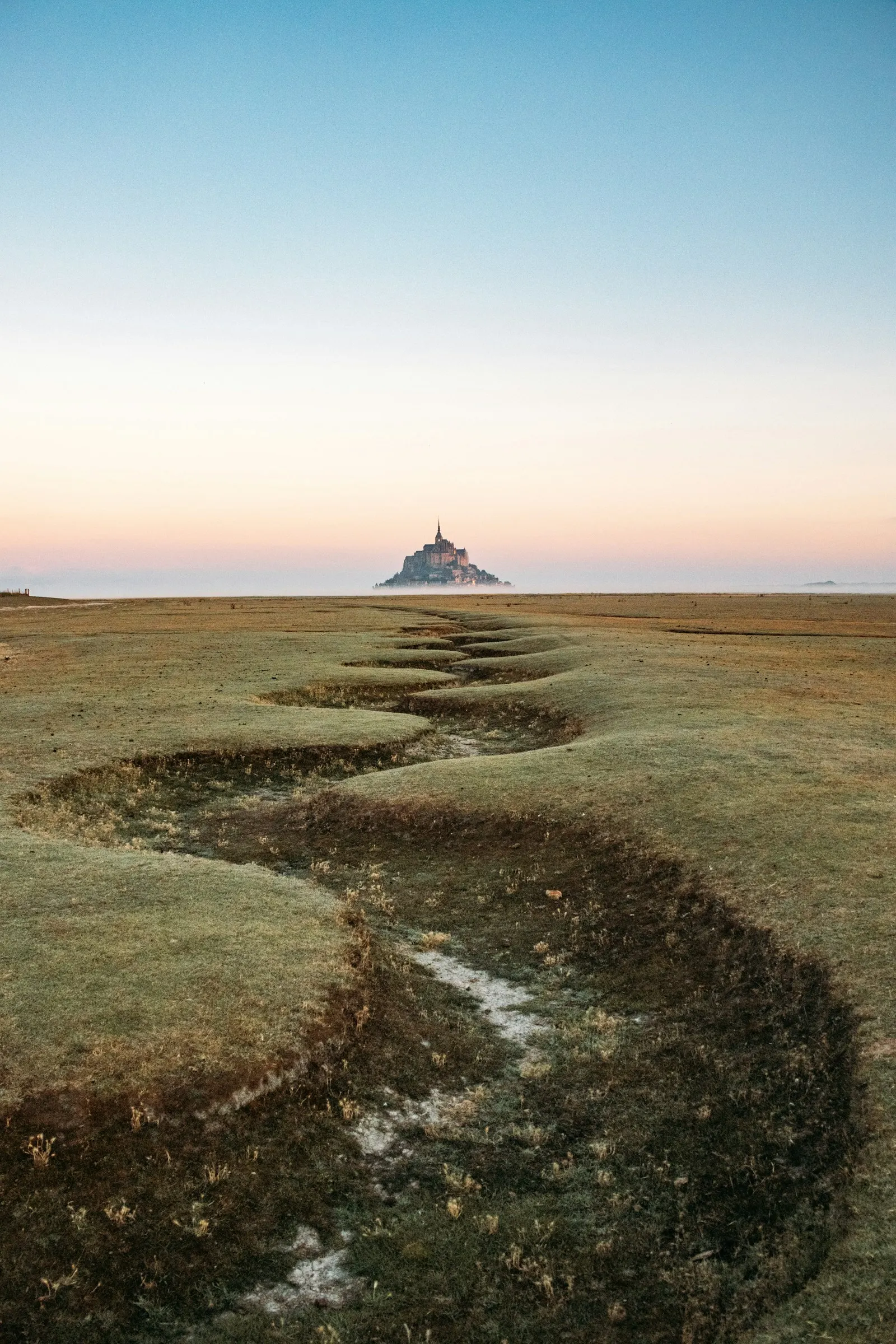 Gelgit düzlüklerinin ötesinde Mont-Saint-Michel