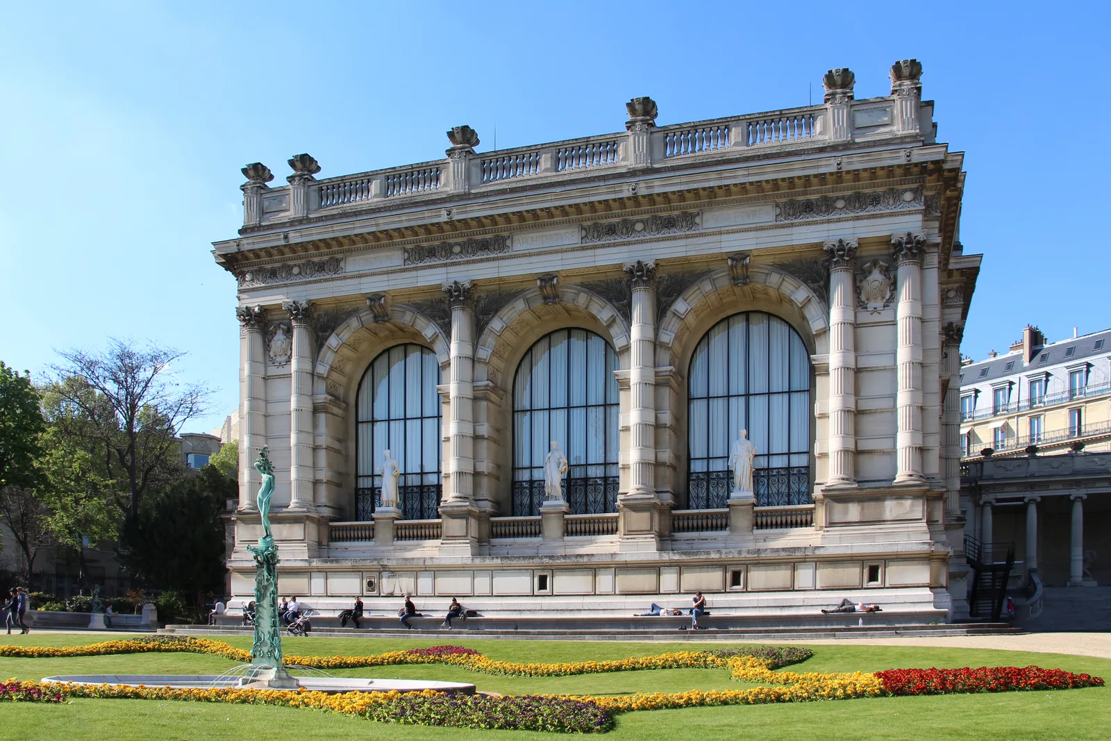 Mayıs 2016’da Paris Palais Galliera moda müzesi; kültürel bağlam, yaptırıma tabi marka değil