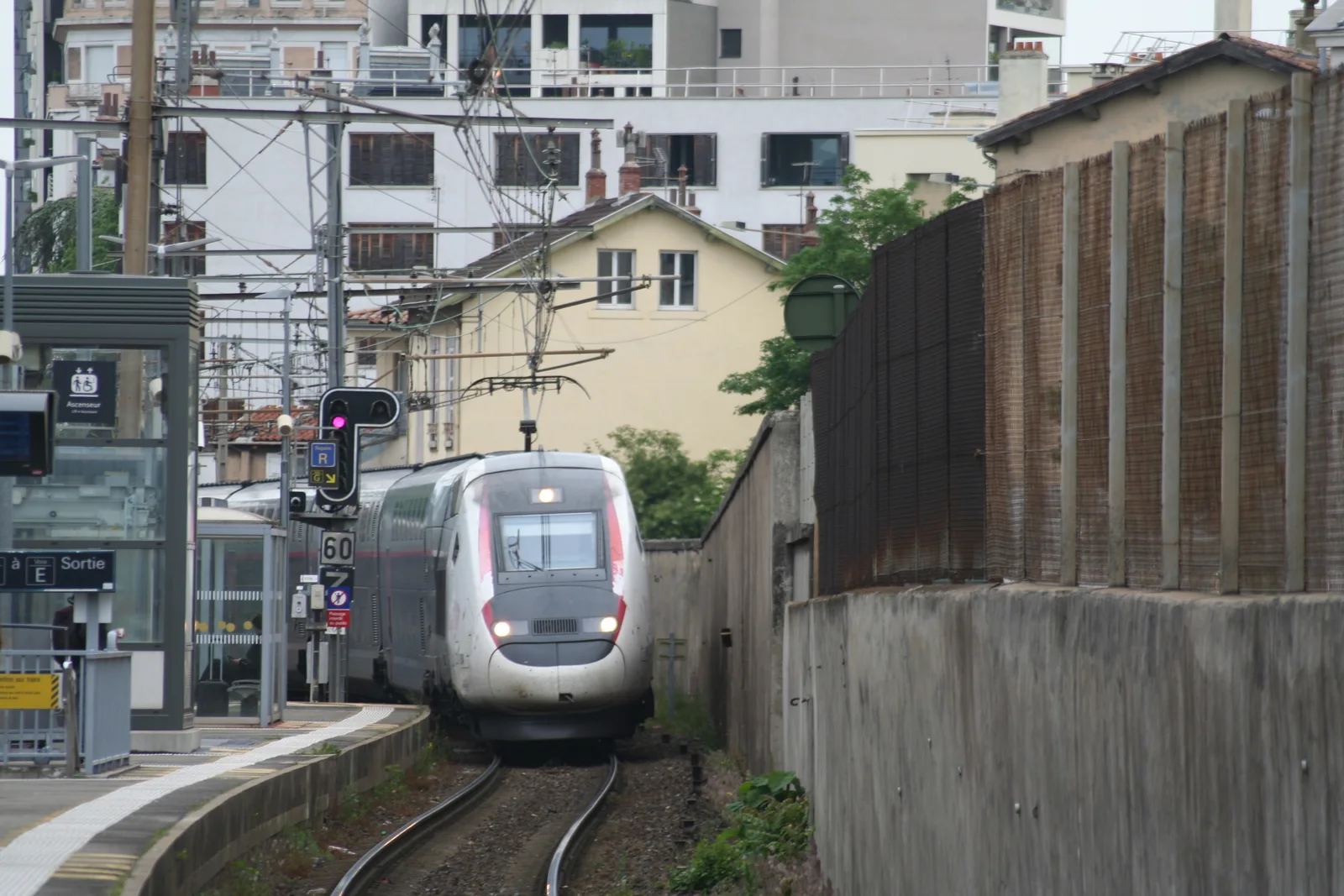 Valence-Ville istasyonunda bir TGV Duplex